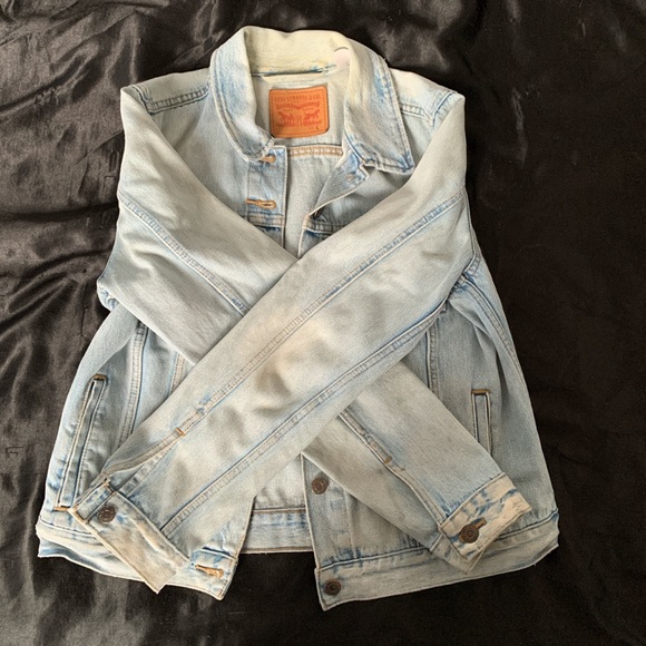 Levi Strauss Light-wash denim jacket - Picture 4 of 4